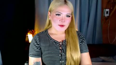 Snapshot of venus_colly chatting on 06-18-26, 01:28 I am Colly Your mystery girl online show from 06-18-26, 01:28