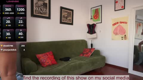 Snapshot of venus_in_jeans chatting on 10-28-25, 01:14 Bella online show from 10-28-25, 01:14