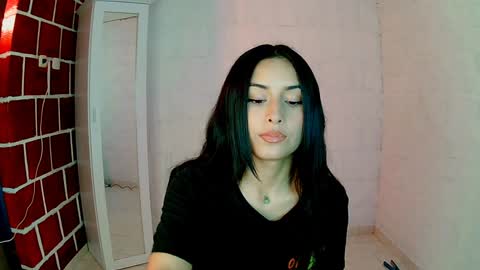 Snapshot of venus_megan chatting on 12-19-24, 10:10 emily independent account MY conextion 1100 GTM to 17hr GTM online show from 12-19-24, 10:10