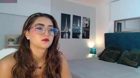 Snapshot of venus_steffen chatting on 10-07-25, 12:35 Mia online show from 10-07-25, 12:35