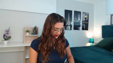 Snapshot of venus_steffen chatting on 10-16-25, 12:39 Mia online show from 10-16-25, 12:39