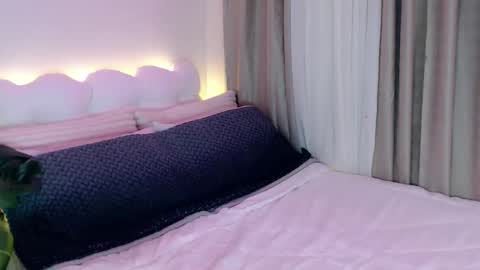 Venus Sunrise Bombshell online show from 04-15-26, 07:58