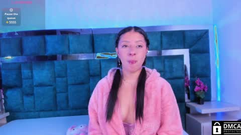 Snapshot of venus_velez chatting on 01-15-25, 01:09 Venus online show from 01-15-25, 01:09