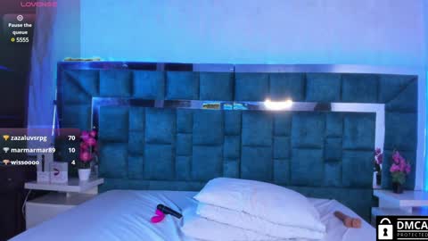 Snapshot of venus_velez chatting on 01-21-25, 03:43 Venus online show from 01-21-25, 03:43