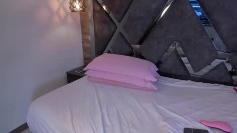 Venus online show from 04-15-26, 12:34