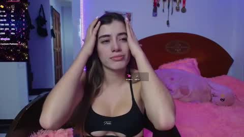 Snapshot of venus_wildeex chatting on 02-06-25, 02:33 Andrea online show from 02-06-25, 02:33