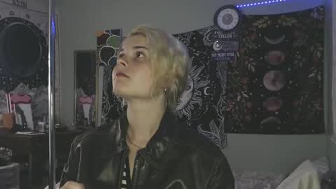 Miss Venus online show from 10-30-25, 01:12