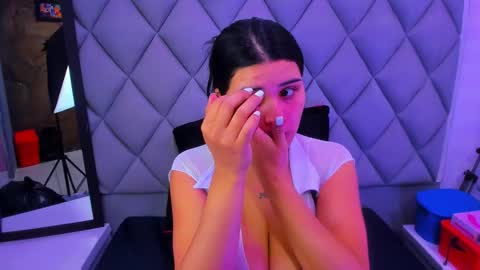 Snapshot of venusowen_ chatting on 12-17-25, 12:55 Venusowen online show from 12-17-25, 12:55