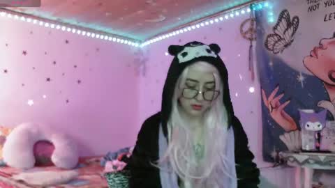 Snapshot of venuzxx chatting on 08-04-26, 12:41 . . online show from 08-04-26, 12:41