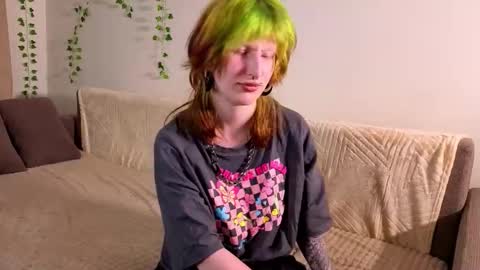 Snapshot of veolatownson chatting on 09-19-25, 07:36 Erica online show from 09-19-25, 07:36