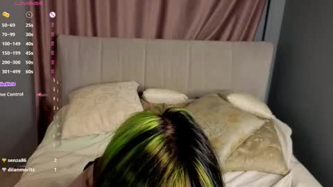 Snapshot of veolatownson chatting on 10-24-25, 08:16 Erica online show from 10-24-25, 08:16