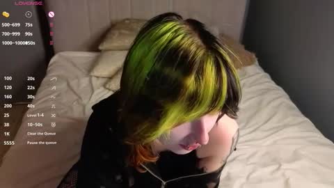 Snapshot of veolatownson chatting on 10-29-25, 08:10 Erica online show from 10-29-25, 08:10