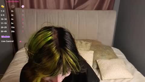 Snapshot of veolatownson chatting on 10-30-25, 08:09 Erica online show from 10-30-25, 08:09