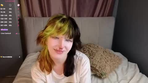 Snapshot of veolatownson chatting on 11-06-25, 08:21 Erica online show from 11-06-25, 08:21