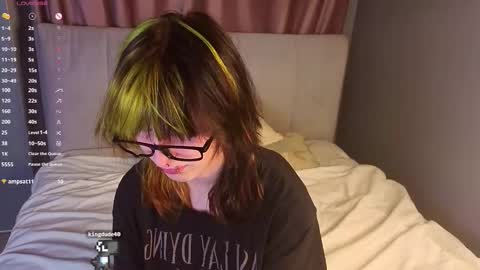 Snapshot of veolatownson chatting on 11-19-25, 08:09 Erica online show from 11-19-25, 08:09