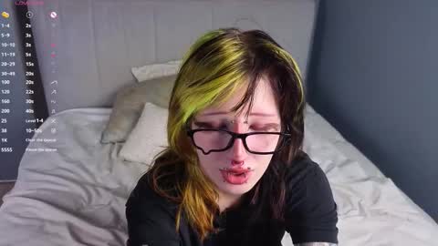 Snapshot of veolatownson chatting on 11-21-25, 08:40 Erica online show from 11-21-25, 08:40