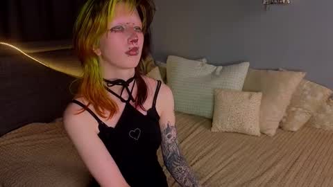 Snapshot of veolatownson chatting on 11-25-25, 08:09 Erica online show from 11-25-25, 08:09