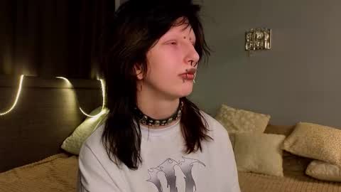 Snapshot of veolatownson chatting on 12-01-25, 08:14 Erica online show from 12-01-25, 08:14