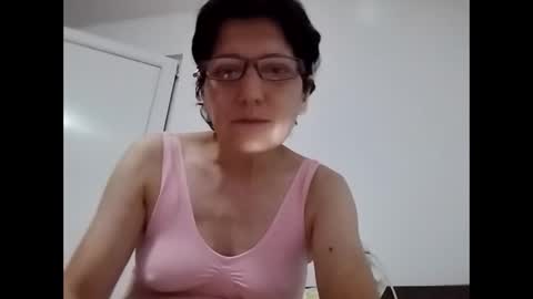 Snapshot of vera_elle chatting on 09-25-25, 04:32 Vera online show from 09-25-25, 04:32