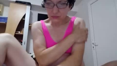 Snapshot of vera_elle chatting on 10-06-25, 11:24 Vera online show from 10-06-25, 11:24