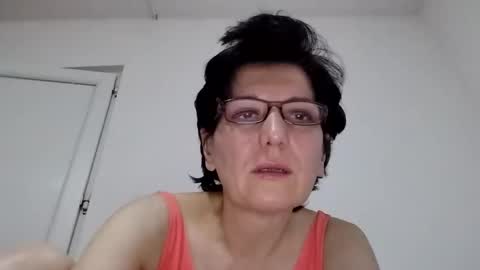 Snapshot of vera_elle chatting on 10-19-25, 04:51 Vera online show from 10-19-25, 04:51