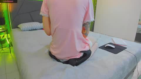 Snapshot of verawattss chatting on 02-27-26, 02:11 Vera online show from 02-27-26, 02:11