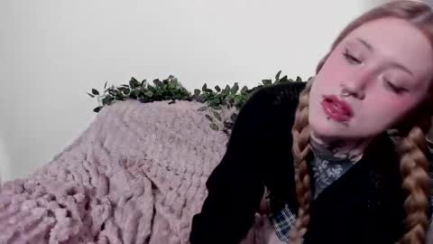 Snapshot of vergill_hella chatting on 02-14-26, 09:17 Sonya online show from 02-14-26, 09:17