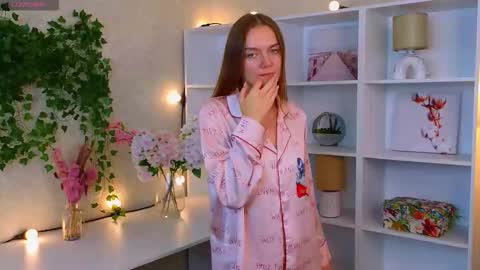 Snapshot of vernitashinsky chatting on 09-22-25, 01:40 Olivia online show from 09-22-25, 01:40