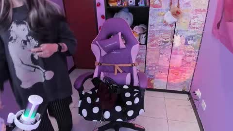 Snapshot of vero_osb chatting on 11-21-25, 12:10 online show from 11-21-25, 12:10