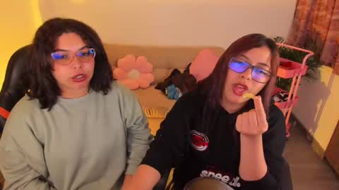 Snapshot of verolake chatting on 11-22-25, 01:59 Verolake online show from 11-22-25, 01:59