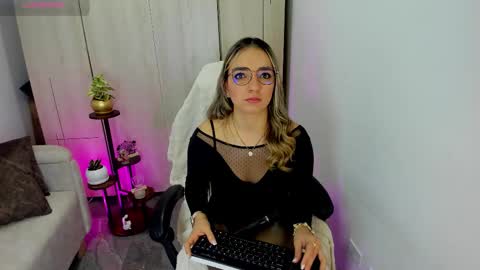 Catalina online show from 11-26-25, 01:12