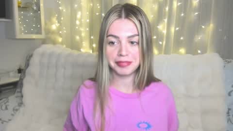 Snapshot of veronarolls chatting on 01-11-26, 08:36 Lolitalolz online show from 01-11-26, 08:36