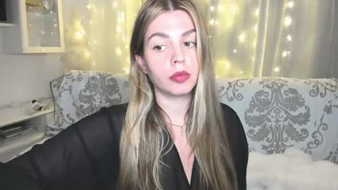 Snapshot of veronarolls chatting on 01-16-26, 09:52 Lolitalolz online show from 01-16-26, 09:52