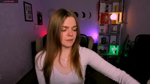 Snapshot of veronica_bubble chatting on 04-24-26, 07:16 Ronni online show from 04-24-26, 07:16