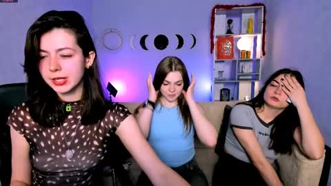 Snapshot of veronica_bubble chatting on 04-25-26, 07:11 Ronni online show from 04-25-26, 07:11
