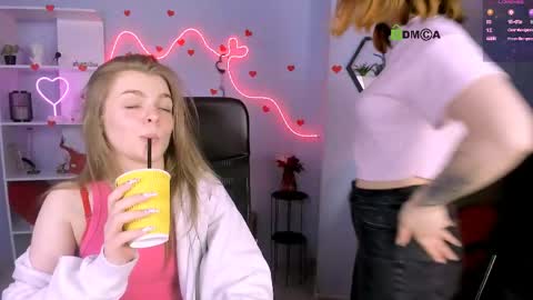 Snapshot of veronica_bubble chatting on 04-28-26, 02:27 Ronni online show from 04-28-26, 02:27