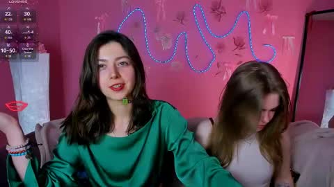 Snapshot of veronica_bubble chatting on 05-17-26, 07:10 Ronni online show from 05-17-26, 07:10