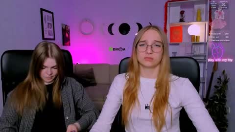 Snapshot of veronica_bubble chatting on 05-21-26, 07:21 Ronni online show from 05-21-26, 07:21
