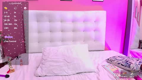 Snapshot of veronica_roose chatting on 12-24-24, 06:22 Veronica online show from 12-24-24, 06:22