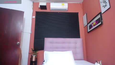 Snapshot of veronica_roose chatting on 02-28-25, 12:31 Veronica online show from 02-28-25, 12:31