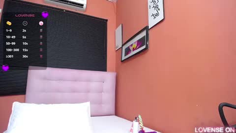 Snapshot of veronica_roose chatting on 03-11-25, 03:56 Veronica online show from 03-11-25, 03:56