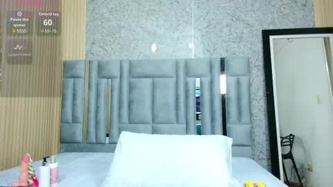 Snapshot of veronica_roose chatting on 10-24-25, 12:56 Veronica online show from 10-24-25, 12:56