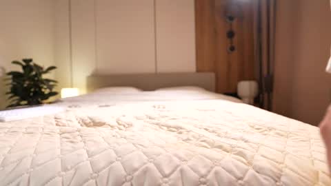 Veronica online show from 05-22-26, 04:56