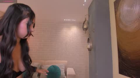 Snapshot of veronicablue1 chatting on 09-11-25, 10:15 Vero online show from 09-11-25, 10:15