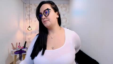 Snapshot of veroniicabbw chatting on 01-22-25, 02:46 veroniicabbw online show from 01-22-25, 02:46