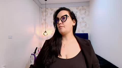 Snapshot of veroniicabbw chatting on 01-28-25, 03:25 veroniicabbw online show from 01-28-25, 03:25