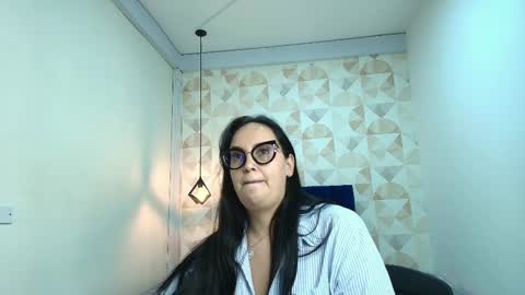 Snapshot of veroniicabbw chatting on 02-15-25, 06:44 veroniicabbw online show from 02-15-25, 06:44