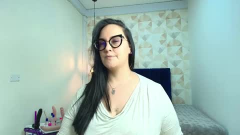 Snapshot of veroniicabbw chatting on 02-18-25, 12:06 veroniicabbw online show from 02-18-25, 12:06