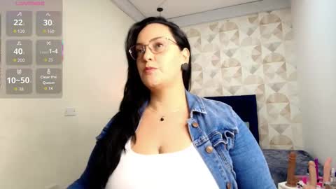 Snapshot of veroniicabbw chatting on 09-17-25, 12:07 veroniicabbw online show from 09-17-25, 12:07