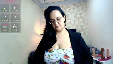 Snapshot of veroniicabbw chatting on 09-19-25, 12:06 veroniicabbw online show from 09-19-25, 12:06